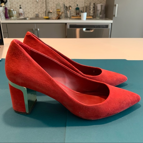 👠 Red Elie DKNY Pumps 👠 - Picture 2 of 16